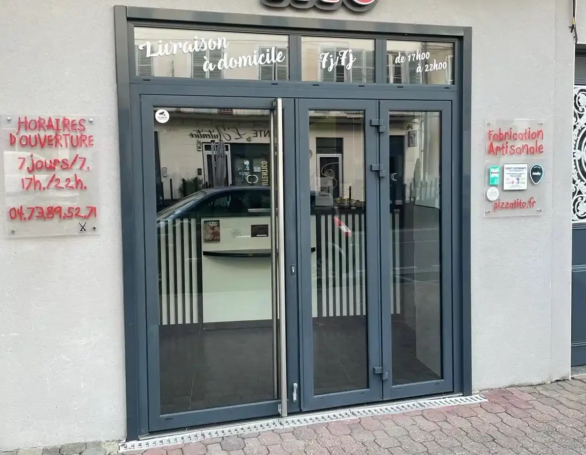 devanture de Pizza Tito à Issoire par AZ Fermetures
