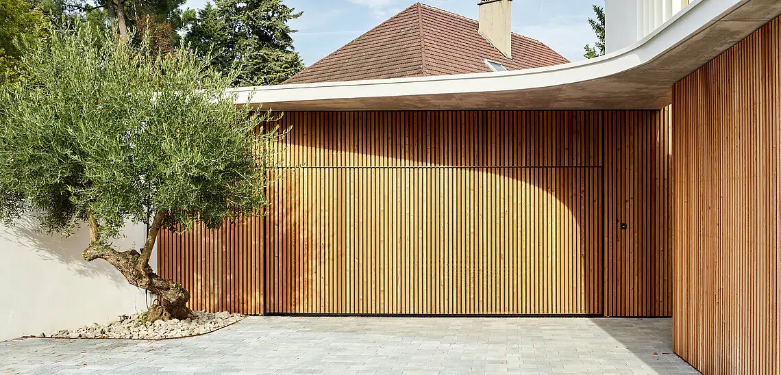 Porte de garage basculante par AZ Fermetures