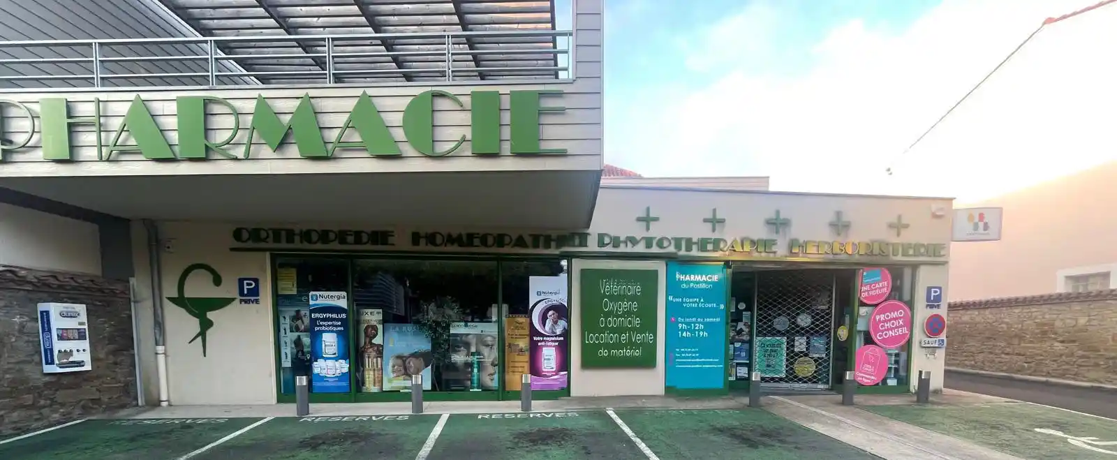 Devanture de la pharmacie à Issoire